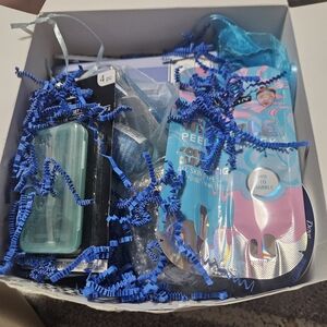 Brilliantly Blue Gift Box 20 Pieces Beauty Hair Jewelry Fun